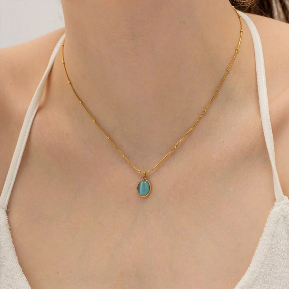 Colliers pour femmes en acier inoxydable plaqué or avec pendentif ovale en opale bleue, chaîne perlée, livraison en 48 heures.