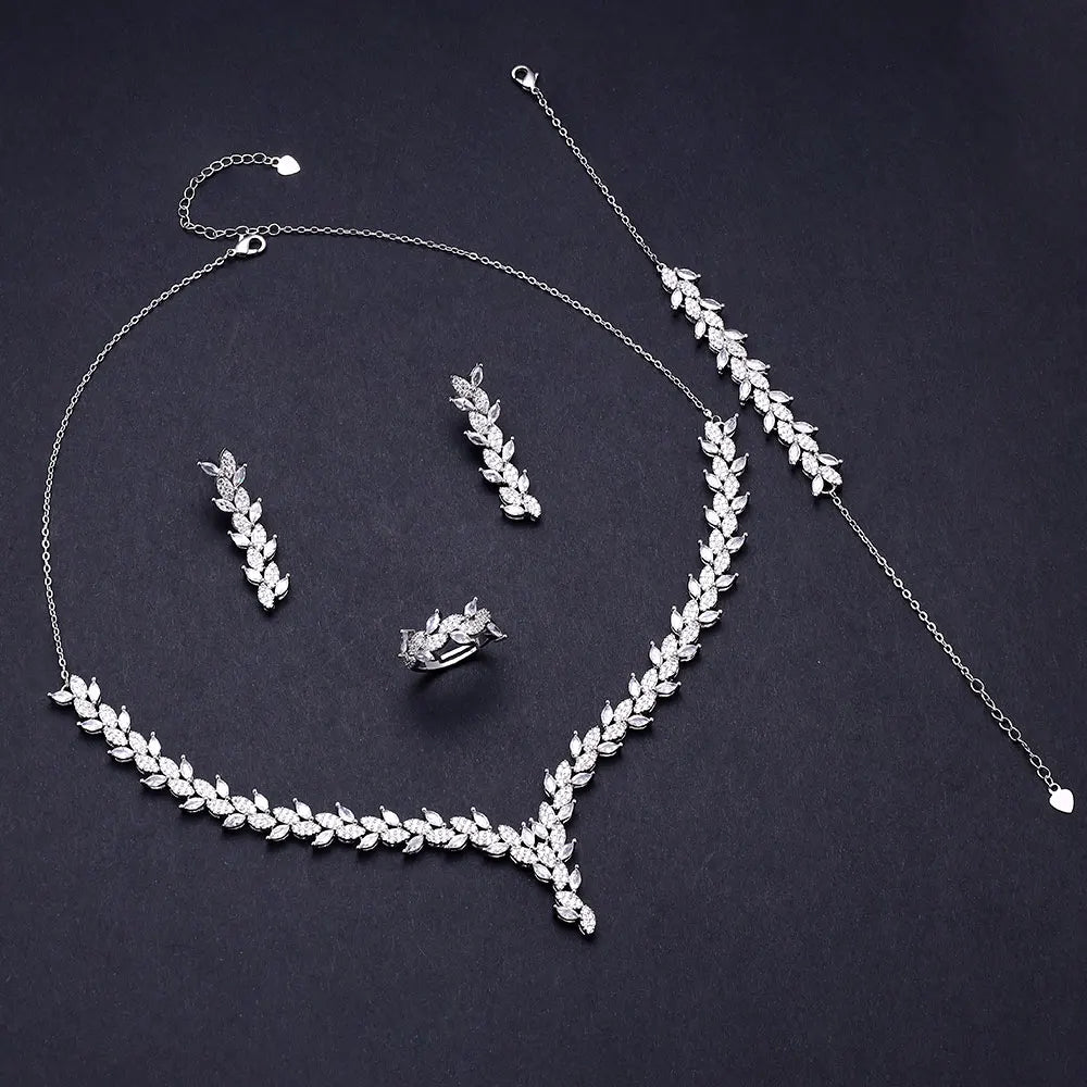 Ensemble de bijoux complet en zircon à la mode de 4 pièces, adapté aux fêtes de femmes, luxueux bijoux de mariage en cristal CZ de Dubaï Nigeria
