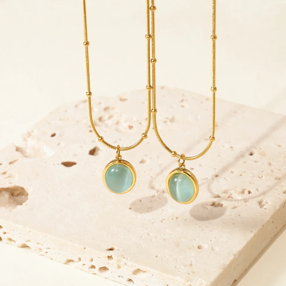Colliers pour femmes en acier inoxydable plaqué or avec pendentif ovale en opale bleue, chaîne perlée, livraison en 48 heures.