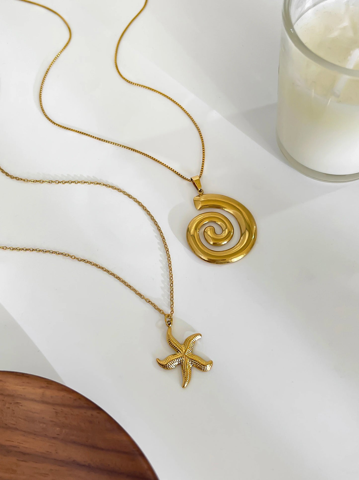 Collier Peri'sbox avec pendentif en spirale creuse en forme d'étoile de mer pour femme, plaqué or 18 carats, anti-ternissement, idéal pour l'été