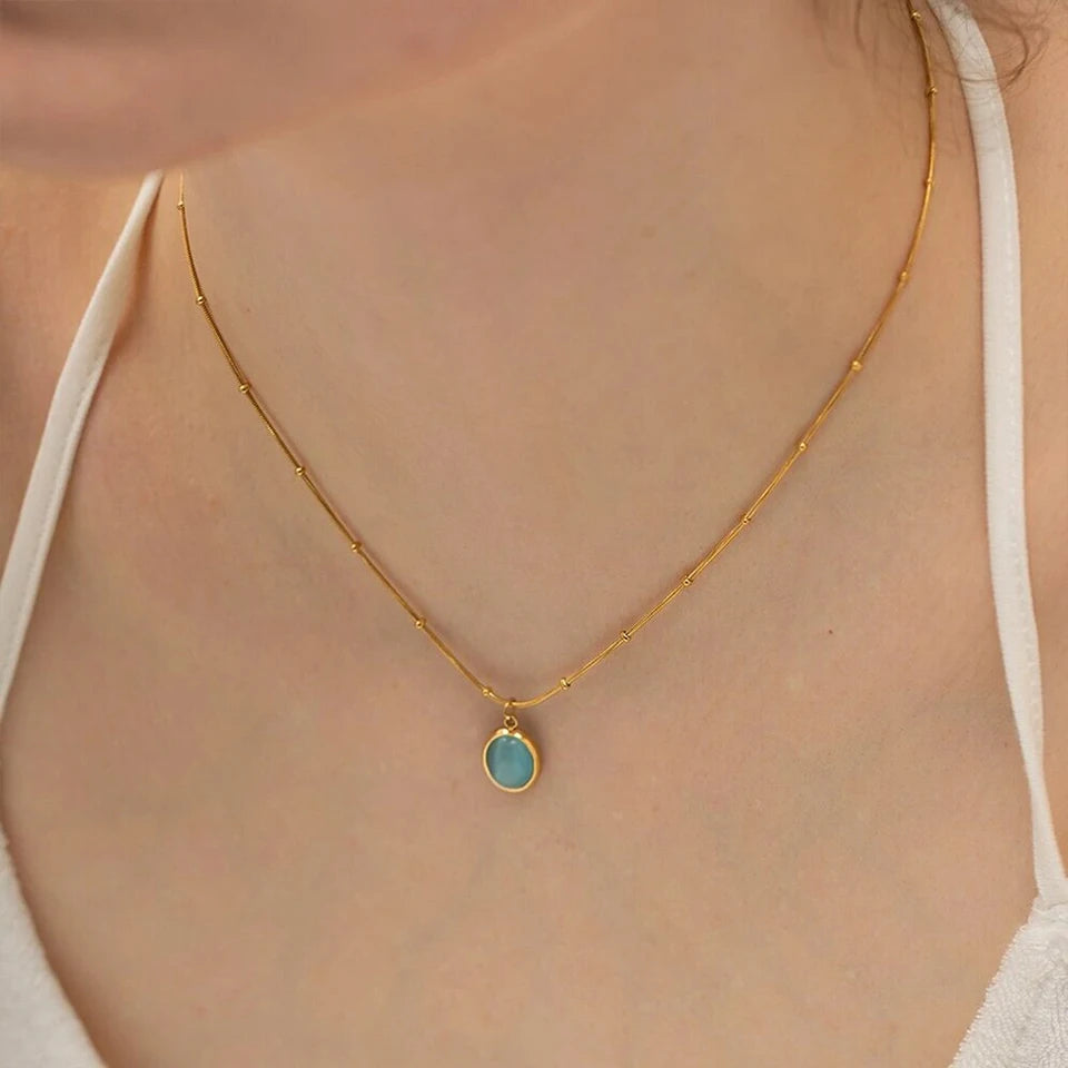 Colliers pour femmes en acier inoxydable plaqué or avec pendentif ovale en opale bleue, chaîne perlée, livraison en 48 heures.