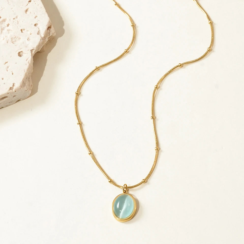 Colliers pour femmes en acier inoxydable plaqué or avec pendentif ovale en opale bleue, chaîne perlée, livraison en 48 heures.