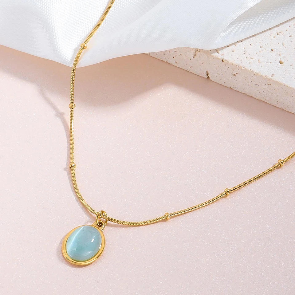 Colliers pour femmes en acier inoxydable plaqué or avec pendentif ovale en opale bleue, chaîne perlée, livraison en 48 heures.