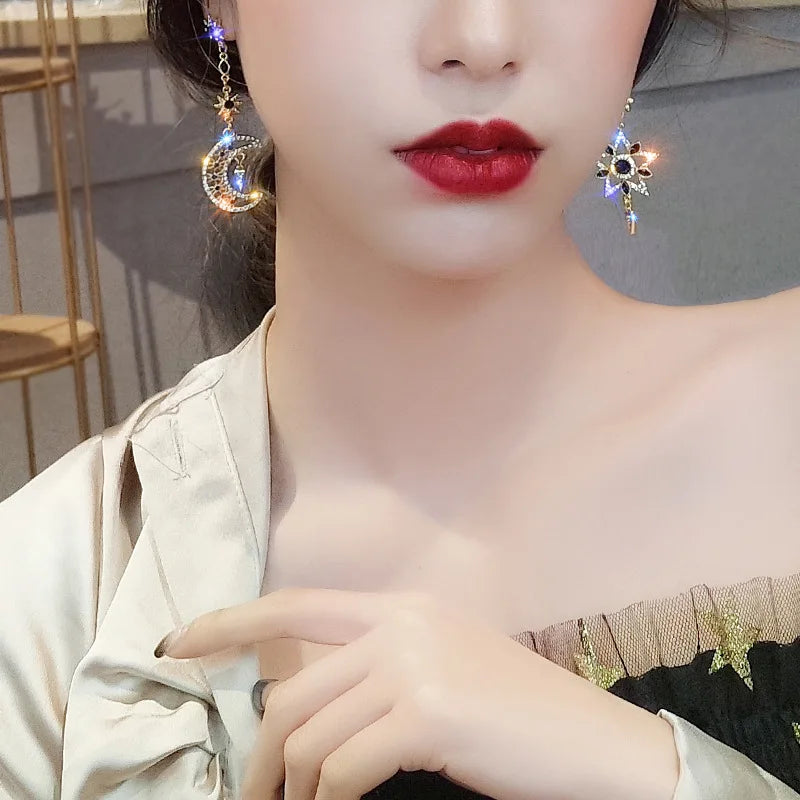 Boucles d'oreilles asymétriques en forme d'étoile et de lune, élégantes et tendance, couleur argent, longues et scintillantes, personnalisées