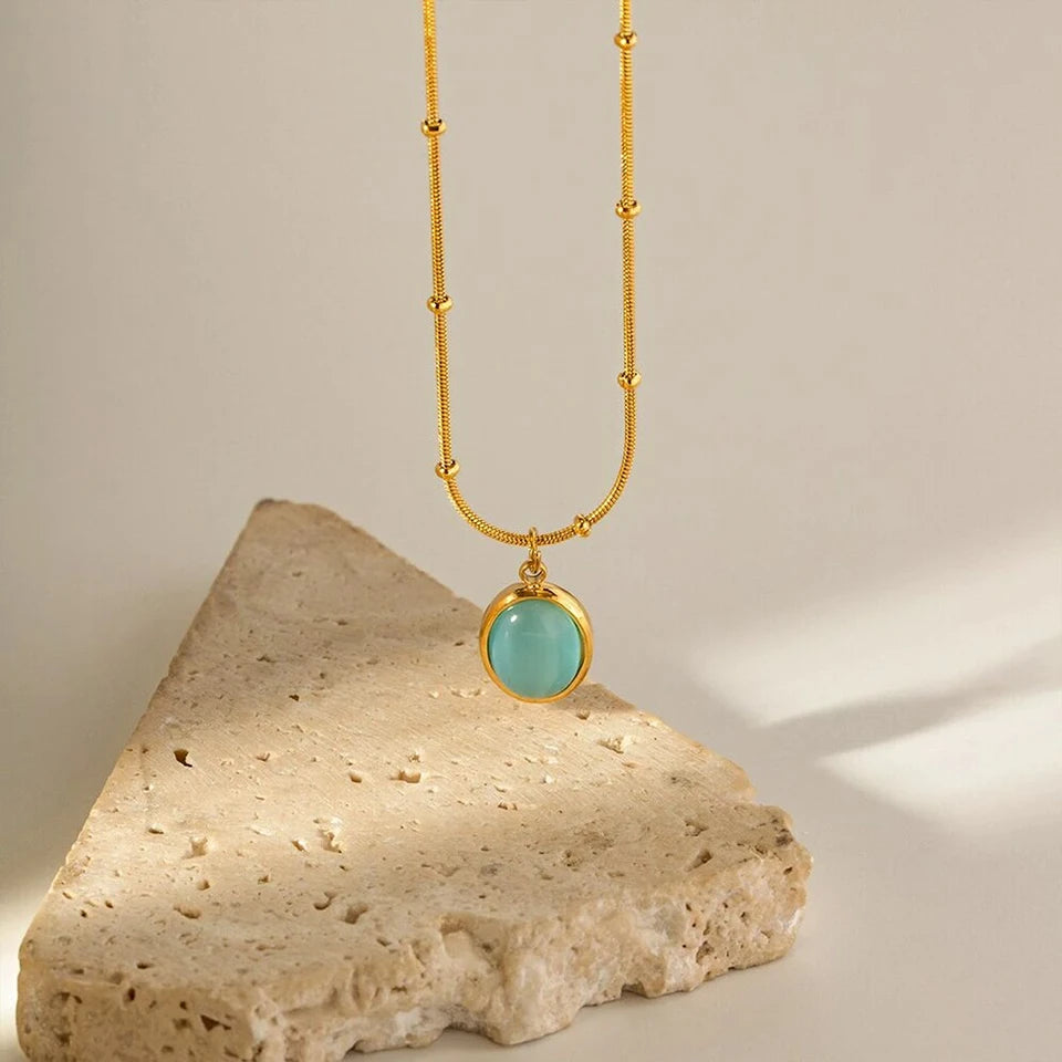 Colliers pour femmes en acier inoxydable plaqué or avec pendentif ovale en opale bleue, chaîne perlée, livraison en 48 heures.